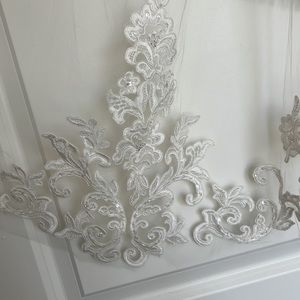 Lace bridal veil, fingertip ivory